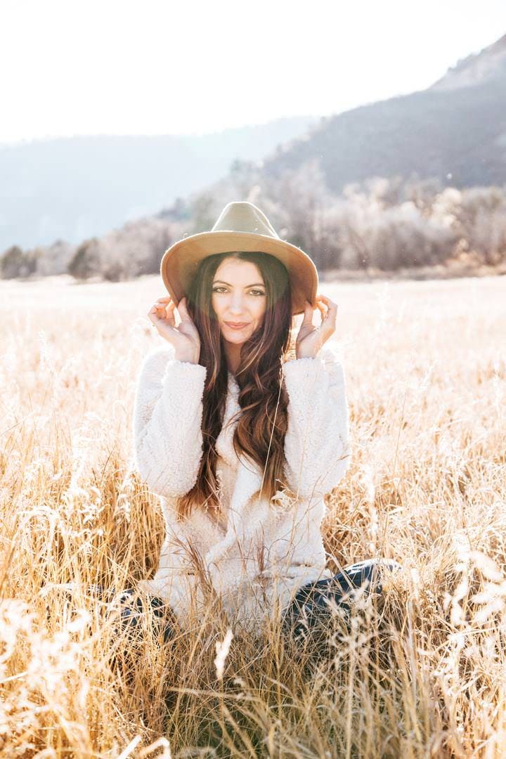 barley-field-beautiful-brunette-countryside-cowboy-hat-cute-1492743-pxhere.com_-2